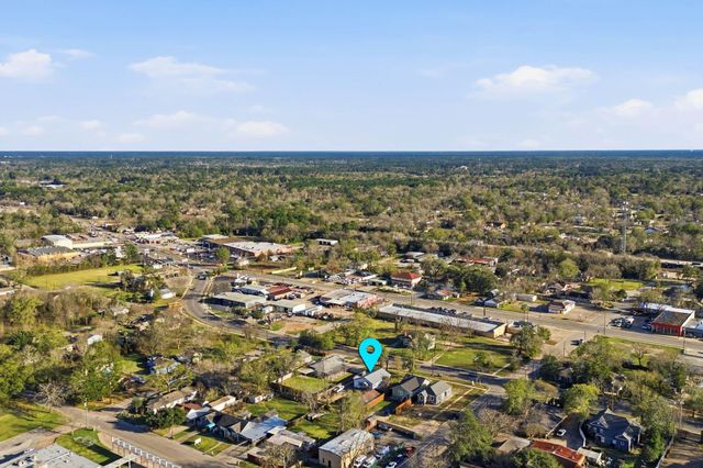 308 E Phillips Street, Conroe, TX 77301