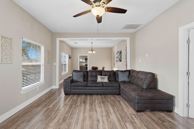 308 E Phillips Street, Conroe, TX 77301