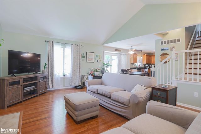 23400 Joy Road, St Clair Shores, MI 48082