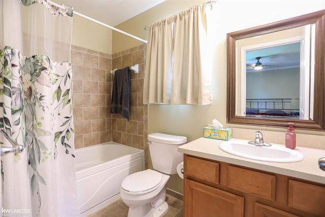 23400 Joy Road, St Clair Shores, MI 48082