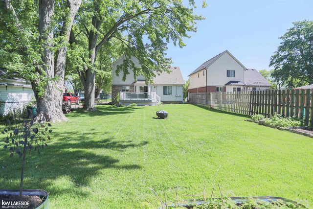 23400 Joy Road, St Clair Shores, MI 48082