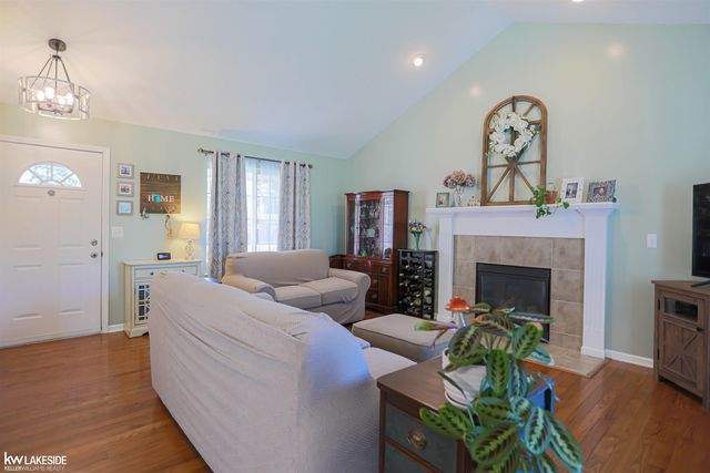 23400 Joy Road, St Clair Shores, MI 48082