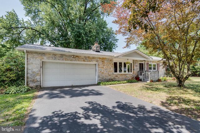 12 HEATHER LN, Douglassville, PA 19518