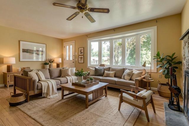 12 HEATHER LN, Douglassville, PA 19518