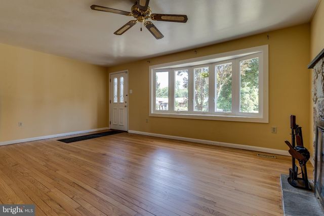 12 HEATHER LN, Douglassville, PA 19518