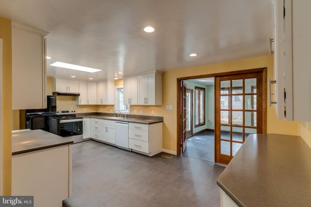 12 HEATHER LN, Douglassville, PA 19518