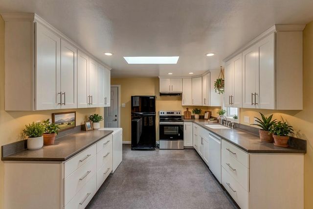 12 HEATHER LN, Douglassville, PA 19518