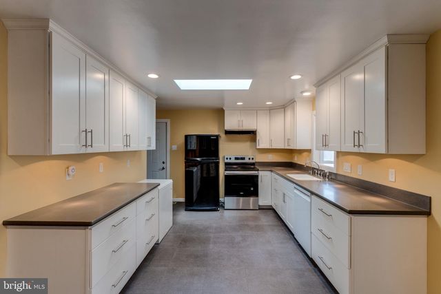 12 HEATHER LN, Douglassville, PA 19518