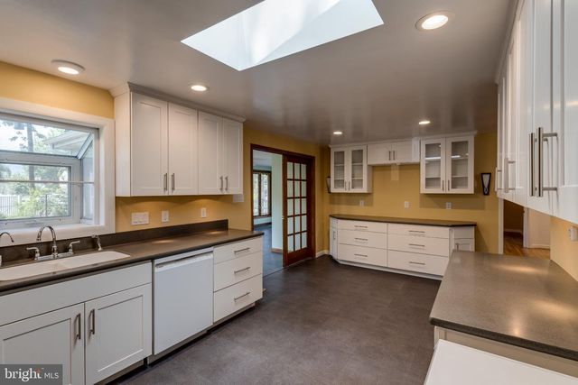 12 HEATHER LN, Douglassville, PA 19518