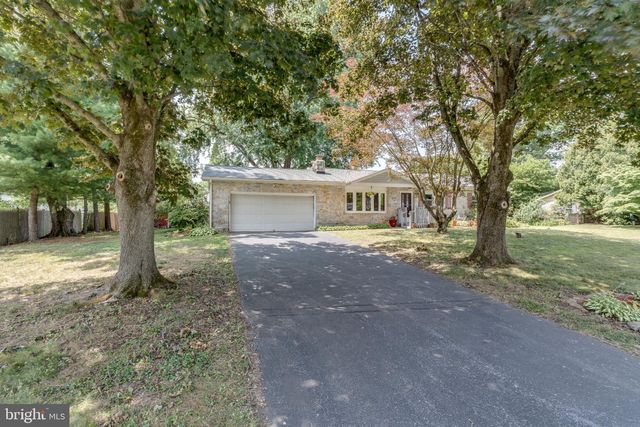 12 HEATHER LN, Douglassville, PA 19518