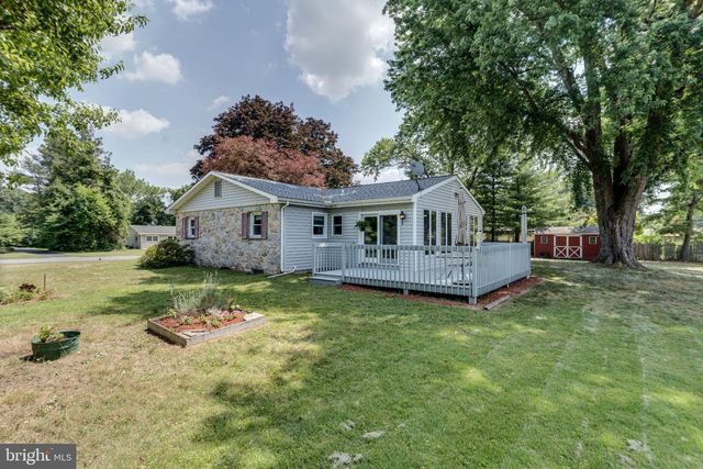 12 HEATHER LN, Douglassville, PA 19518
