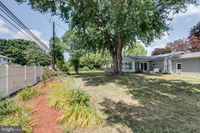 12 HEATHER LN, Douglassville, PA 19518