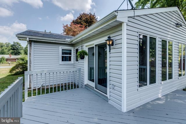 12 HEATHER LN, Douglassville, PA 19518