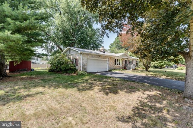 12 HEATHER LN, Douglassville, PA 19518