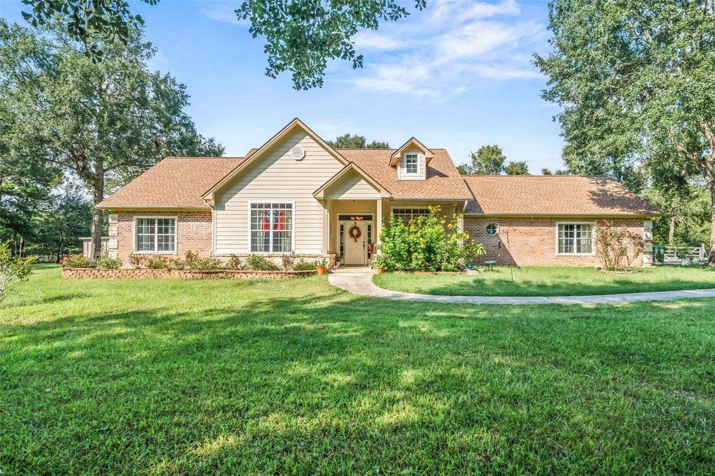60 Redbird Lane, Huntsville, TX 77320