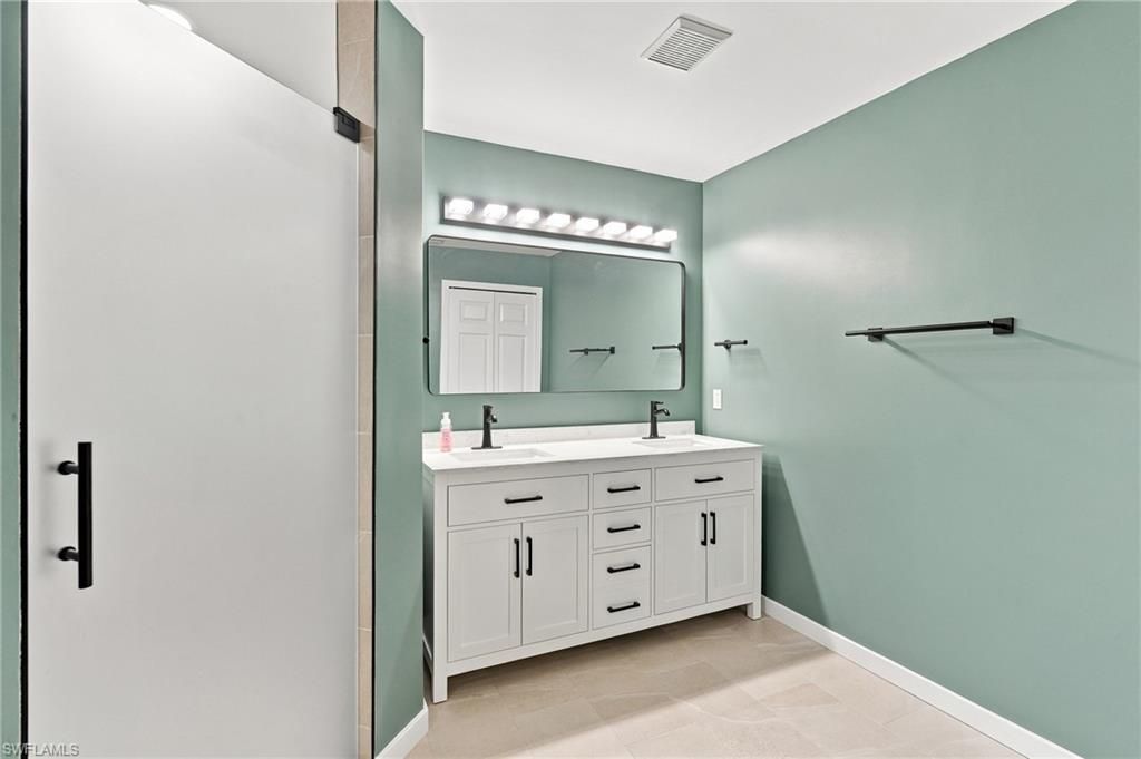 Image 17 of property listing at 304 NE 20th TER, Cape Coral, FL 33909