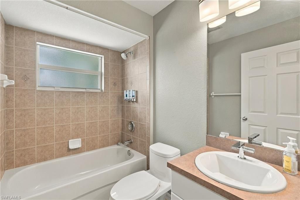 Image 21 of property listing at 304 NE 20th TER, Cape Coral, FL 33909