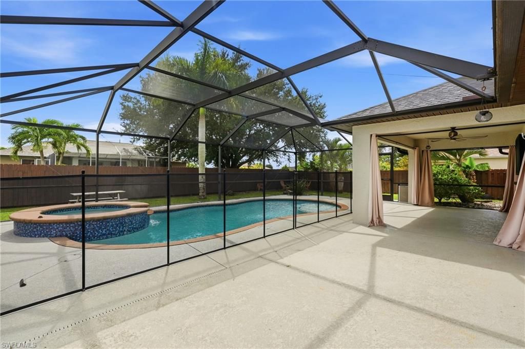 Image 27 of property listing at 304 NE 20th TER, Cape Coral, FL 33909