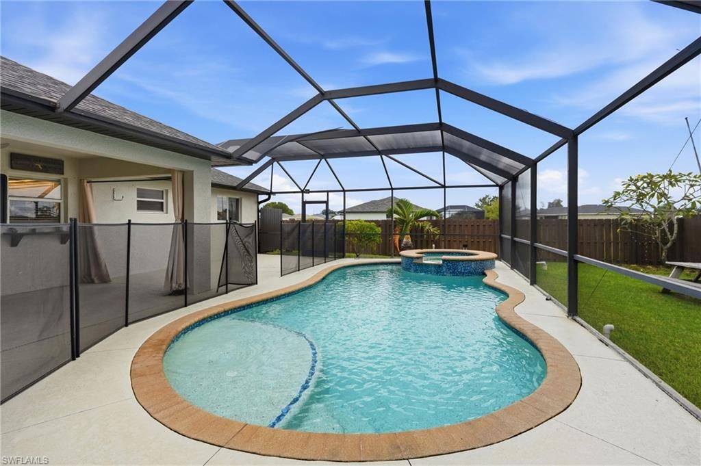 Image 30 of property listing at 304 NE 20th TER, Cape Coral, FL 33909