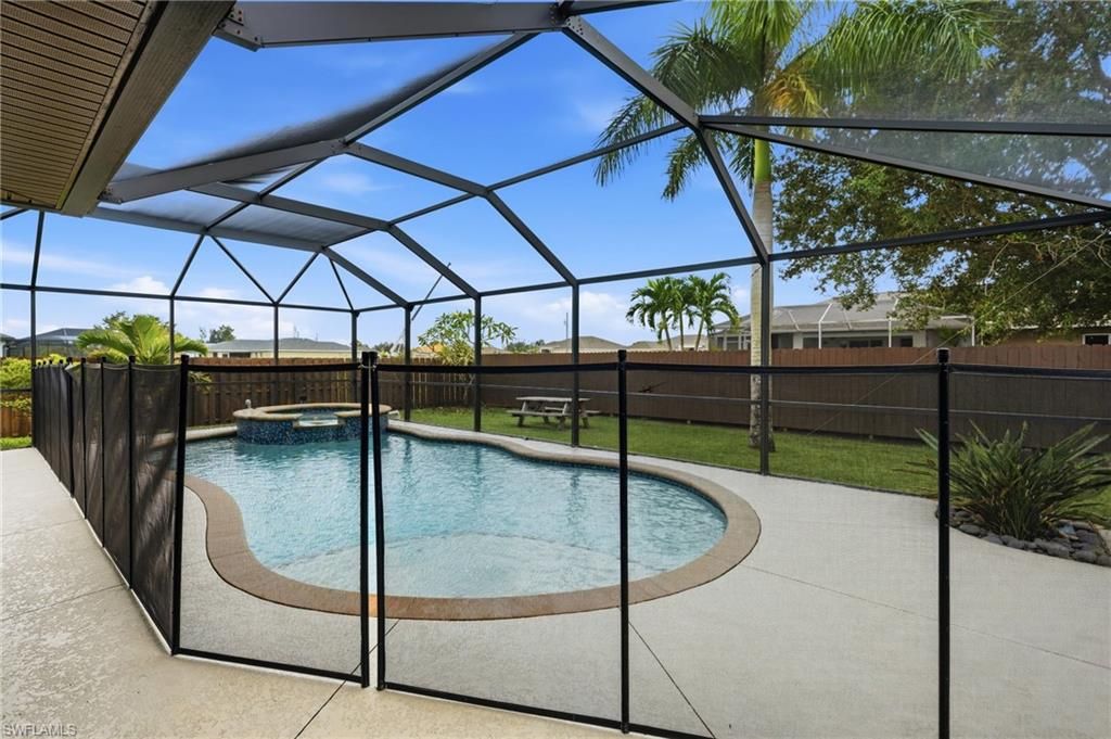 Image 31 of property listing at 304 NE 20th TER, Cape Coral, FL 33909