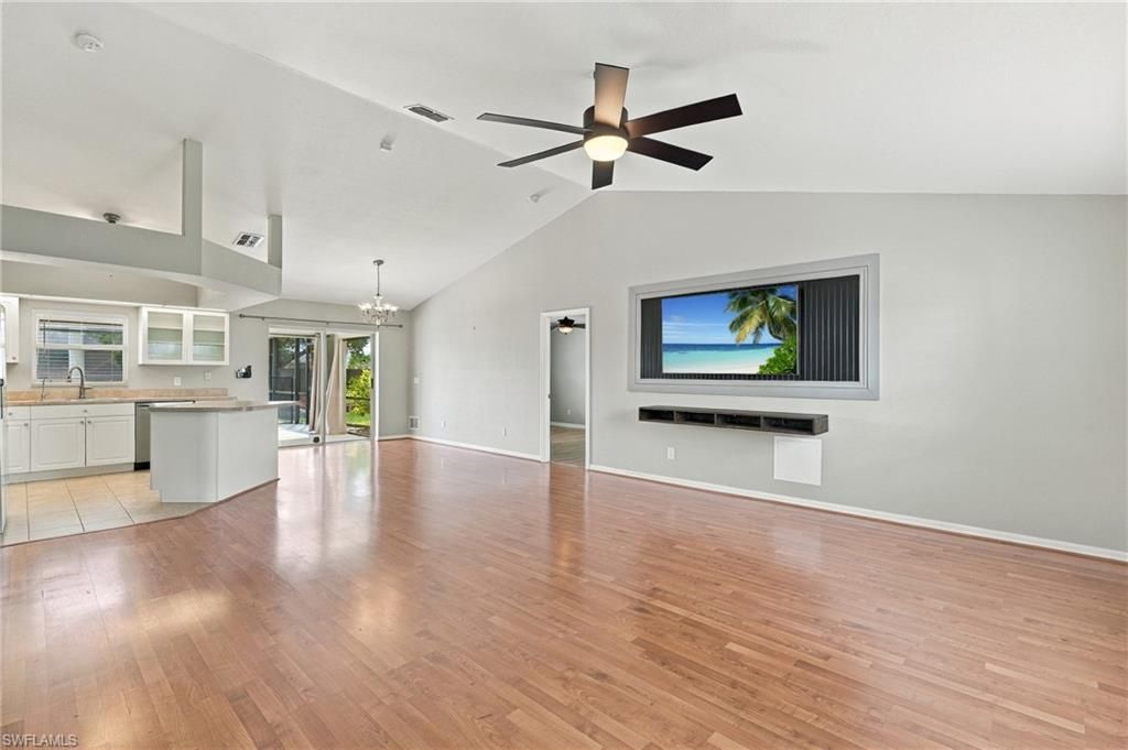 Image 5 of property listing at 304 NE 20th TER, Cape Coral, FL 33909