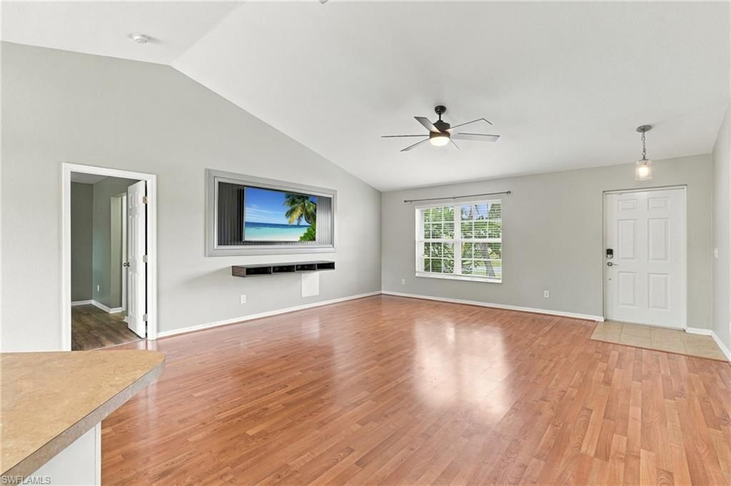 Image 8 of property listing at 304 NE 20th TER, Cape Coral, FL 33909