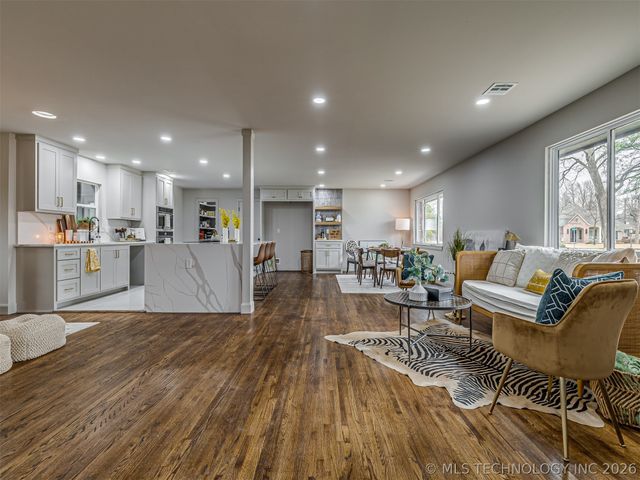 4334 S Trenton Avenue, Tulsa, OK 74105