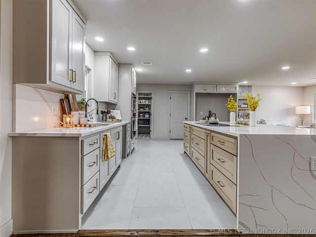 4334 S Trenton Avenue, Tulsa, OK 74105