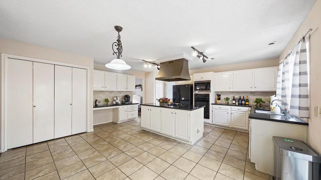 7518 Honey Creek Lane, Houston, TX 77095