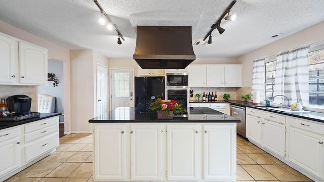 7518 Honey Creek Lane, Houston, TX 77095