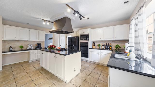 7518 Honey Creek Lane, Houston, TX 77095