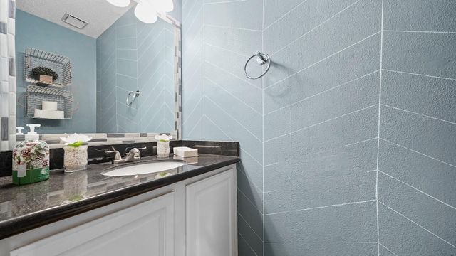 7518 Honey Creek Lane, Houston, TX 77095