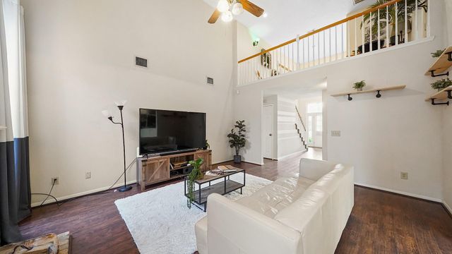 7518 Honey Creek Lane, Houston, TX 77095