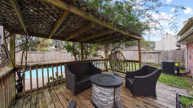7518 Honey Creek Lane, Houston, TX 77095