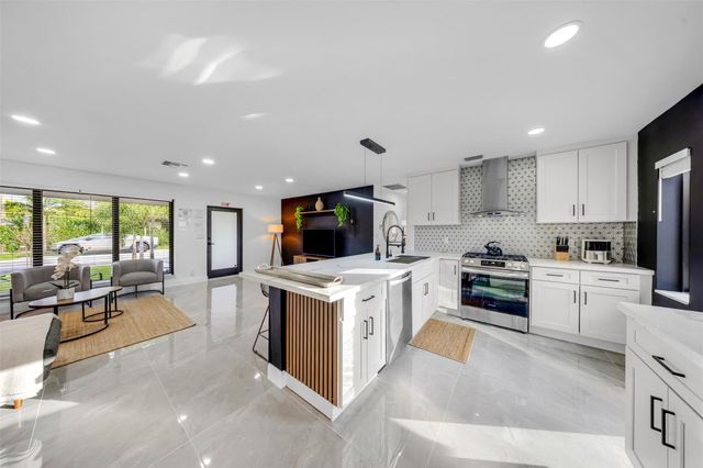 2925 NE 1ST Avenue, Wilton Manors, FL 33334