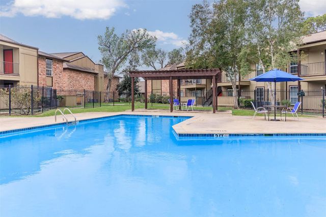 10301 Sandpiper DR 5-048, Houston, TX 77096