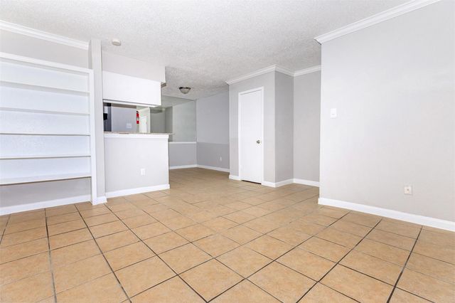10301 Sandpiper DR 5-048, Houston, TX 77096