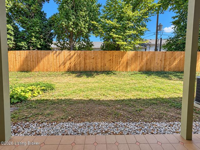302 Highwood Dr, Louisville, KY 40206