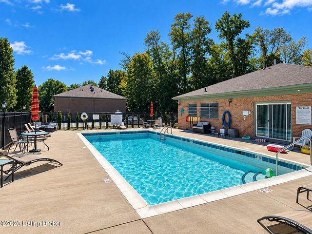 302 Highwood Dr, Louisville, KY 40206