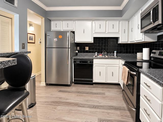 302 Highwood Dr, Louisville, KY 40206
