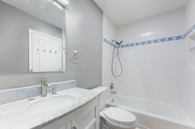 12318 Oak Leaf Court, Burnsville, MN 55337