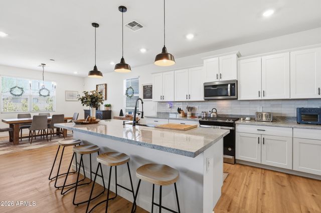 15996 W HONEYSUCKLE Drive, Surprise, AZ 85387