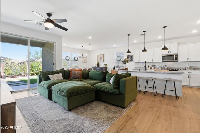 15996 W HONEYSUCKLE Drive, Surprise, AZ 85387