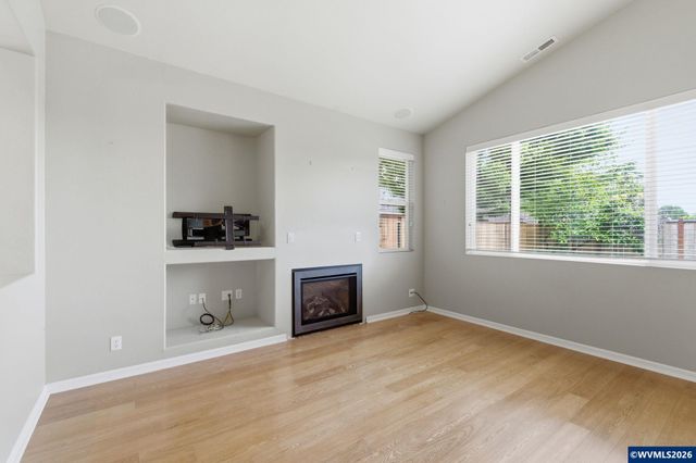 5475 Charles Wy, Eugene, OR 97402