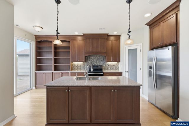 5475 Charles Wy, Eugene, OR 97402