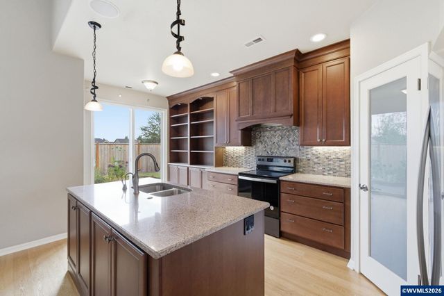 5475 Charles Wy, Eugene, OR 97402