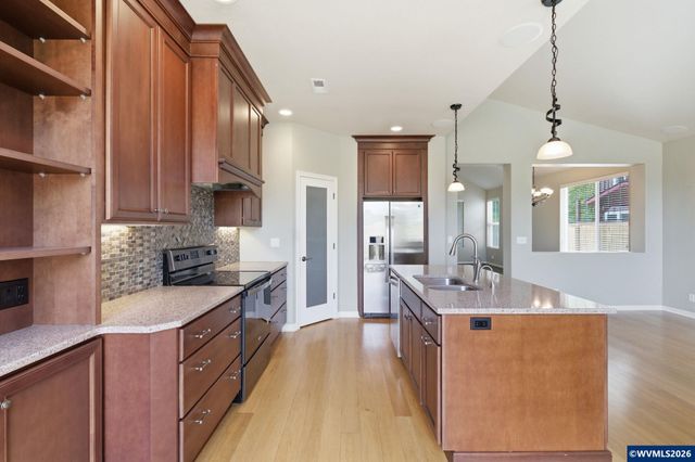 5475 Charles Wy, Eugene, OR 97402