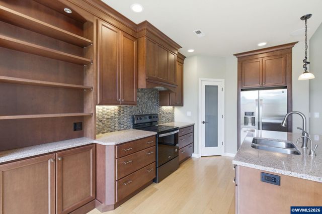 5475 Charles Wy, Eugene, OR 97402