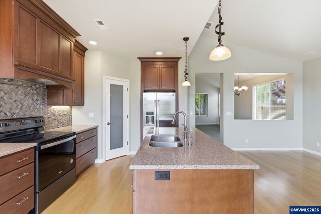 5475 Charles Wy, Eugene, OR 97402