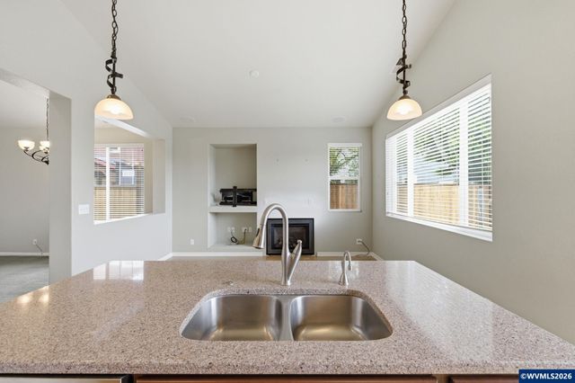 5475 Charles Wy, Eugene, OR 97402